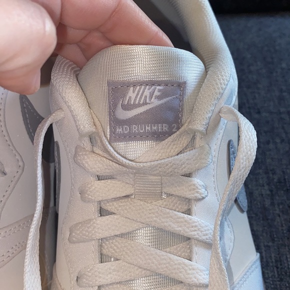 SALE 🛍️🛍️ WOMENS NIKE tan shoe MD RUNNER 2 - Picture 2 of 5